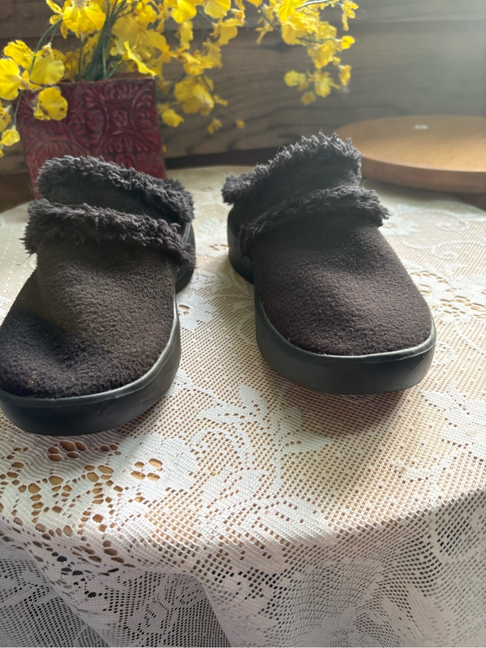 Oofos OOcoozie Fleece Mules. Size 7.5